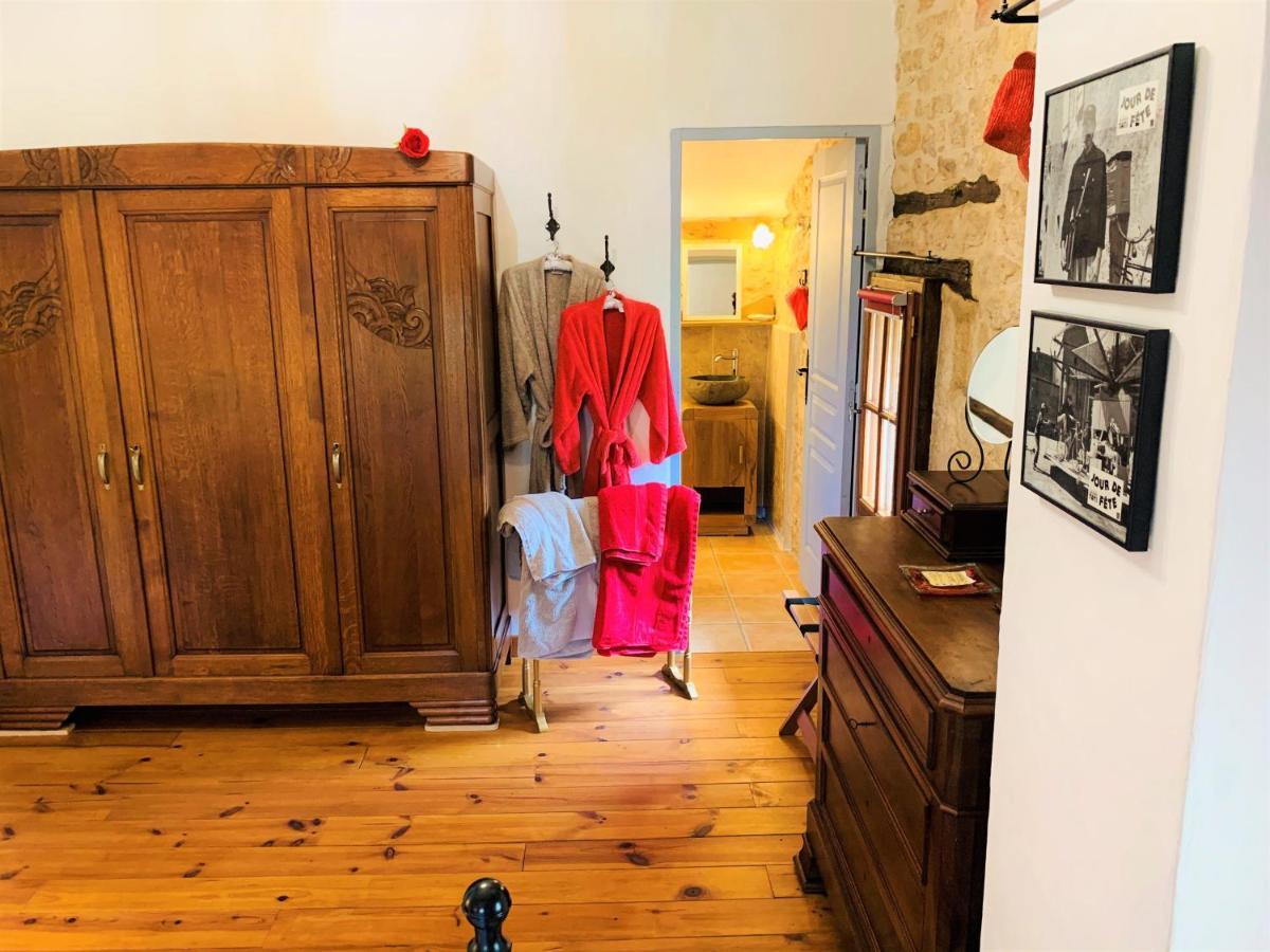 Ferme De Tayac - Charme Avec Pool Hotell Les Eyzies Exteriör bild