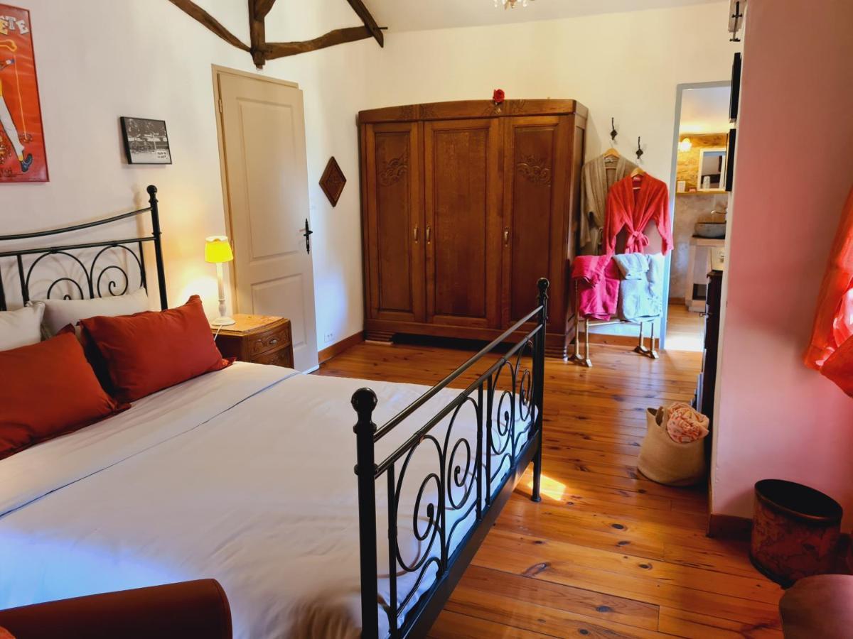 Ferme De Tayac - Charme Avec Pool Hotell Les Eyzies Exteriör bild