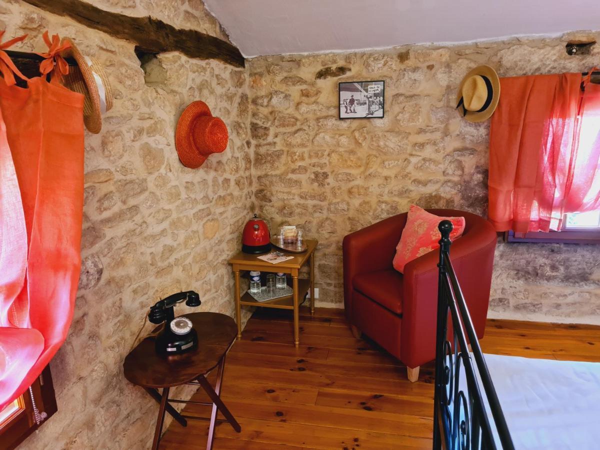 Ferme De Tayac - Charme Avec Pool Hotell Les Eyzies Exteriör bild
