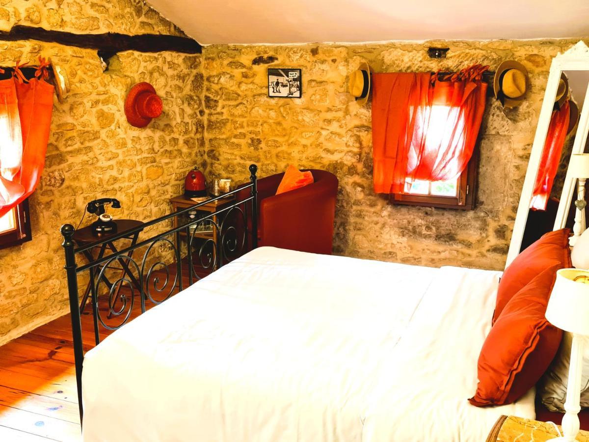 Ferme De Tayac - Charme Avec Pool Hotell Les Eyzies Exteriör bild